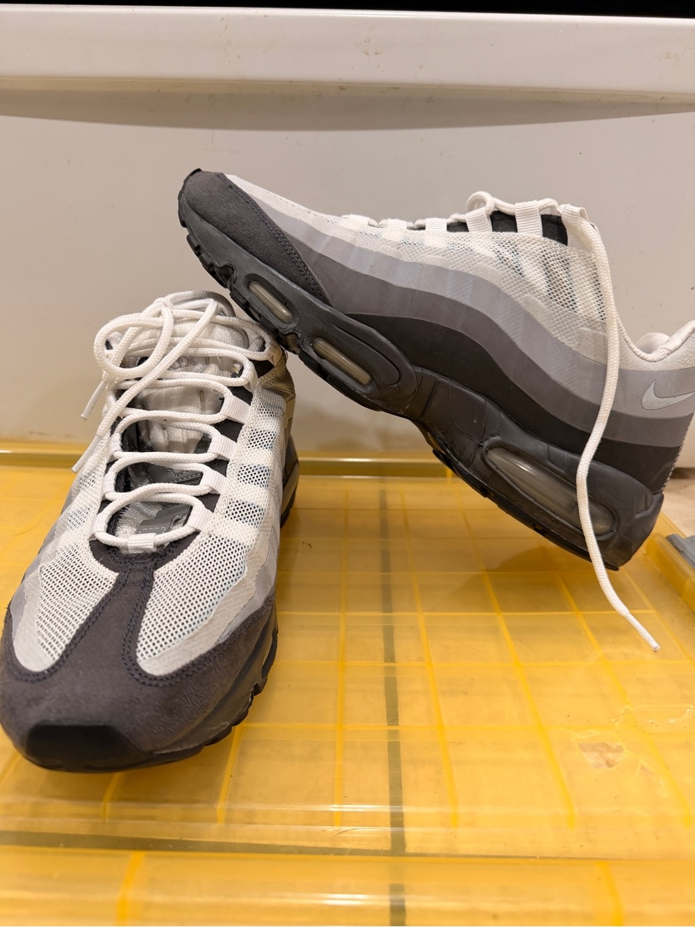 Nike Men’s Gradient Gray & White Sneakers